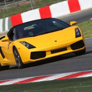 Dúo de Coches: Ferrari y Lamborghini + Vuelta en Coche de Alta Gama en Circuito de Calafat (Ametlla de Mar, Tarragona)