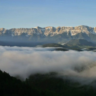 Escapada Romántica en Pirineo Catalán con Bañera Hidromasaje y Cena en Hotel Mirador (Lles de Cerdanya, Lleida)