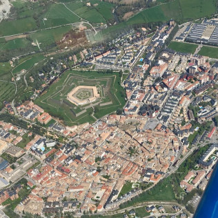 Fin de Semana Romántico con Circuito Balneario y Vuelo en Avioneta (Huesca)