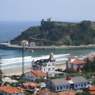 Fin de Semana Rural en Habitación Superior con Bañera de Hidromasaje en Hotel El Carmen 3* (Perlora, Asturias)