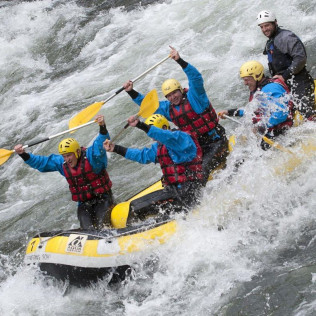 Fin de Semana de Aventura con Rafting y Actividad a Elegir en Hotel Florido (Sort, Lleida)