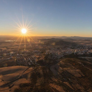 Fin de Semana Romántico con Spa y Menú en Gran Hotel Don Manuel 4* y Viaje en Globo con Cava y Almuerzo (Cáceres, Extremadura)