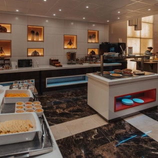Fin de Semana Romántico con Spa y Menú en Gran Hotel Don Manuel 4* y Viaje en Globo con Cava y Almuerzo (Cáceres, Extremadura)