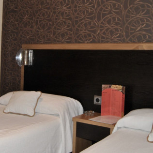 Escapada de 2 Noches con Desayuno en Hostal Fuente de la Magdalena (Santa Amalia, Badajoz)