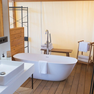 Escapada de 2 Noches con Desayuno en Suite o Junior Suite de Glamping La Dehesa Experiences (Adamuz, Córdoba)