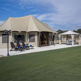 Escapada Familiar con Desayuno en Continental Tent en El Toril Glamping Experience (Velada, Toledo)
