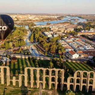 Vuelo Exclusivo en Globo con Cava, Desayuno y Vídeo para dos (Cáceres, Badajoz o Mérida)