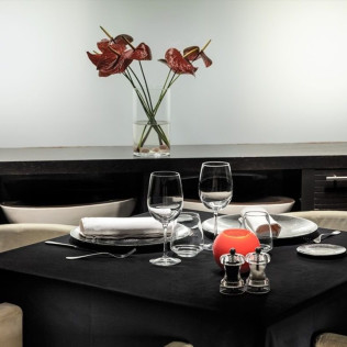 Circuito Spa, Masaje y Comida o Cena en Despacio Spa Centre del Hotel H10 Marina 4* (Barcelona)