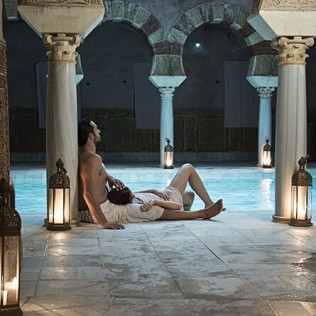 Exclusivo Aladinia: Baños Árabes de Noche y Masaje Relajante en Hammam Al Andalus (Córdoba)