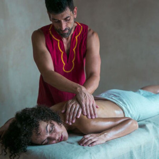 Exclusivo Aladinia: Baños Árabes de Noche y Masaje Relajante en Hammam Al Andalus (Córdoba)
