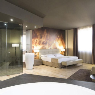 Escapada Romántica en Hotel Ciutat de Tarragona 4* con Jacuzzi en la Habitación (Tarragona)