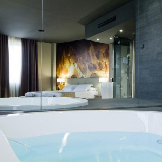 Escapada Romántica en Hotel Ciutat de Tarragona 4* con Jacuzzi en la Habitación (Tarragona)
