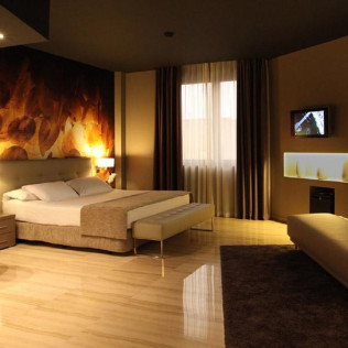 Escapada Romántica en Hotel Ciutat de Tarragona 4* con Jacuzzi en la Habitación (Tarragona)