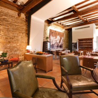 Escapada con Visita a Bodega y Cata de Vinos en Hospedería de Alesves (Villafranca, Navarra)