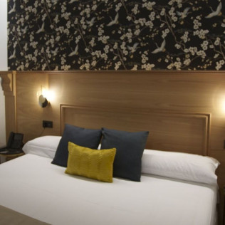 Escapada con Desayuno en Habitación Superior o Deluxe en Hostal Santa (El Rocío, Huelva)