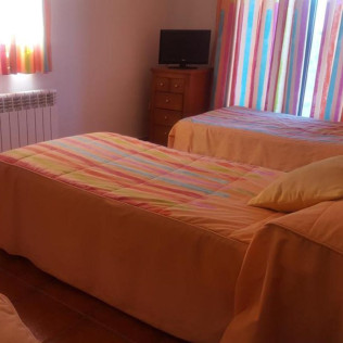 Escapada con Desayuno en Hostal Casa Mariano (Segovia) 