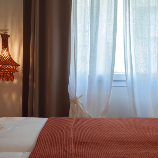 Escapada de 1 o 2 Noches con Desayuno en Hostal Boutique Es Portalet (Sant Feliu de Guíxols, Girona)