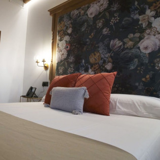 Escapada de 2 Noches con Desayuno en Hostal Santa (El Rocío, Huelva)