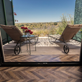 Escapada con Desayuno en Habitación Doble o Suite de Aal Cachucho (San Agustín del Guadalix, Madrid)