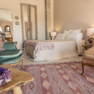 Escapada con Desayuno en Habitación Doble o Suite de Aal Cachucho (San Agustín del Guadalix, Madrid)