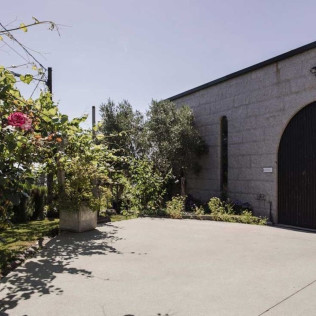 Escapada con Desayuno en Hotel Panadeiramar y Visita a Bodega Lagar de Besada con Cata de Vinos (Pontevedra)