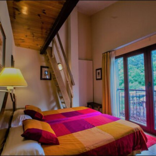 Escapada con Cena en Hotel Montané 3* y Acceso Classic a Caldea para dos (Andorra)