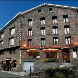 Escapada con Cena en Hotel Montané 3* y Acceso Classic a Caldea para dos (Andorra)