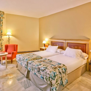 Escapada con Masaje, Sauna y Desayuno en Hotel Alcázar de la Reina 4* (Carmona, Sevilla)