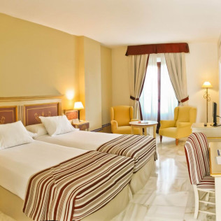 Escapada con Masaje, Sauna y Desayuno en Hotel Alcázar de la Reina 4* (Carmona, Sevilla)