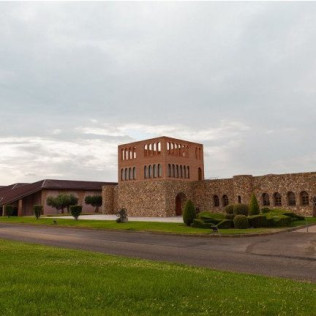 Escapada con Spa en Hotel Real Ciudad de Zaragoza 4* y Visita a Bodega Grandes Vinos con Cata de Vinos para dos (Zaragoza)
