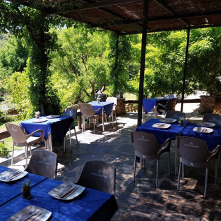 Escapada de 2 Noches con Spa Privado Romántico y Masaje Opcional en El Huerto del Abuelo (Almiruete, Guadalajara)