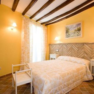 Escapada con Opción a Desayuno en Hotel Rural El Pilaret (Azanuy, Huesca)