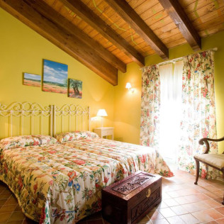 Escapada con Opción a Desayuno en Hotel Rural El Pilaret (Azanuy, Huesca)