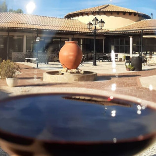 Ruta del Vino: Visita a Bodega, Cata y Menú Degustación para dos en Hotel Enoturismo Mainetes (Albacete)
