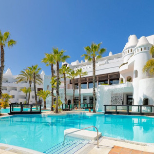 Escapada con Desayuno en el Hotel H10 Estepona Palace 4* (Málaga) 