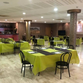 Escapada de 2 Noches con Desayuno en Hotel Fonda Neus (Sant Sadurní d'Anoia, Barcelona)