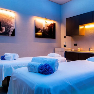 Escapada Romántica con Circuito Spa y Masaje en Alàbriga Hotel & Home Suites 5* GL (Sant Feliu de Guíxols, Girona)