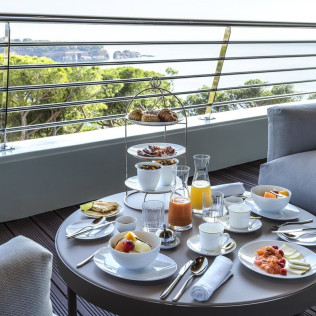Escapada Romántica con Circuito Spa y Masaje en Alàbriga Hotel & Home Suites 5* GL (Sant Feliu de Guíxols, Girona)