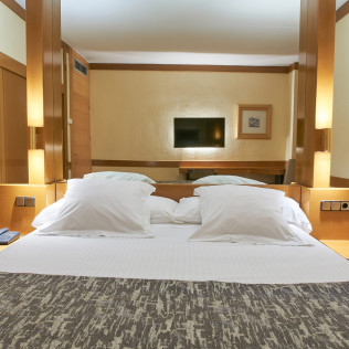 Escapada con Desayuno en Hotel AR Los Arcos 4* (Segovia)