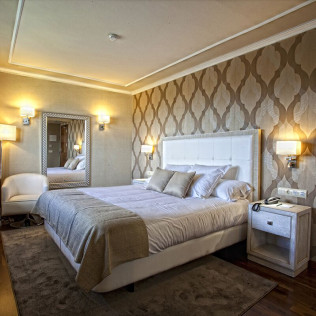 Escapada de 1 o 2 Noches con Desayuno en Hotel Los Olivos 3* Superior (A Coruña)