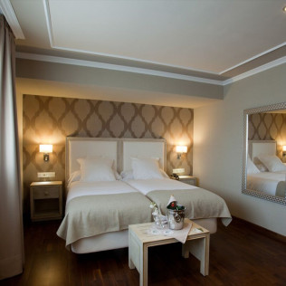 Escapada de 1 o 2 Noches con Desayuno en Hotel Los Olivos 3* Superior (A Coruña)