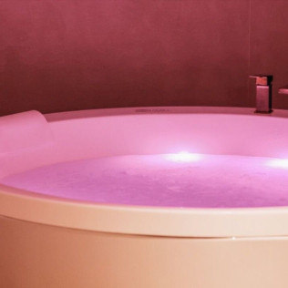 Suite Privada con Jacuzzi, Masaje, Copa de Champagne y Chocolate para dos en Spa Alterego del Hotel Miramar Barcelona 5* GL (Barcelona)