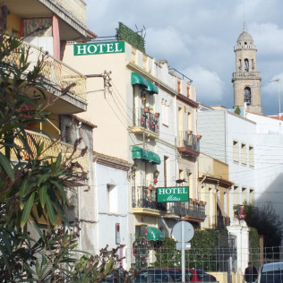 Escapada de 2 Noches con Desayuno en Hotel Mitus (Canet de Mar, Barcelona)