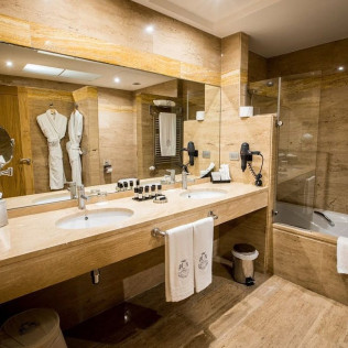 Escapada en Habitación Premium con Cena en Hotel Pazo los Escudos 5* (Vigo)