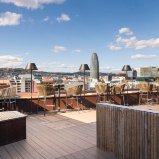 Circuito Spa Mare Nostrum, Masaje Duorelax y Copa en Rooftop Panorámico para dos en Sallés Hotel Pere IV 4* (Barcelona)
