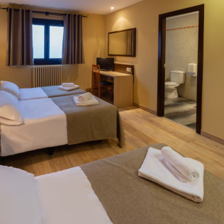 Escapada de 2 Noches con Desayuno en Hotel Port 1730 (Port del Comte, Lleida)