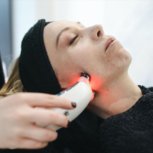 Tratamiento Beauty Flash: Limpieza Facial con Luz Led en Spa Azules de Nivaria del Gran Hotel Roca Nivaria 5* (Adeje, Tenerife)