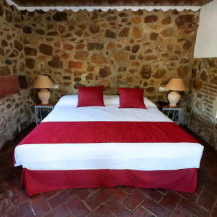 Escapada Romántica con Desayuno en Hotel Monasterio Rocamador (Almendral, Badajoz)