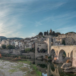 Escapada de 2 Noches con Desayuno en Hotel Rural Alta Garrotxa (Tortellà, Girona)
