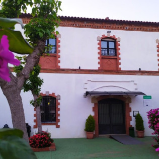 Escapada con Desayuno en Hotel Rural Soterraña (Madroñera, Cáceres)